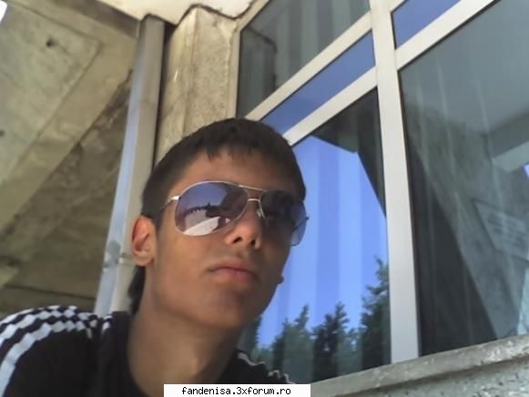 imi place foarte de mult de denisa , are o voce foarte frumoasa. as vrea sa stiu daca , canta la